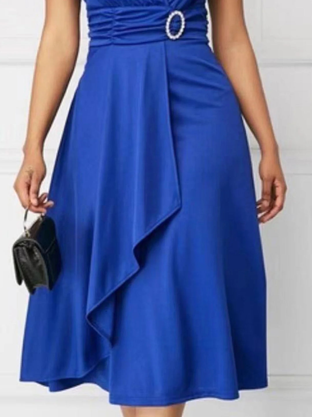 Robe à manches courtes cintrée