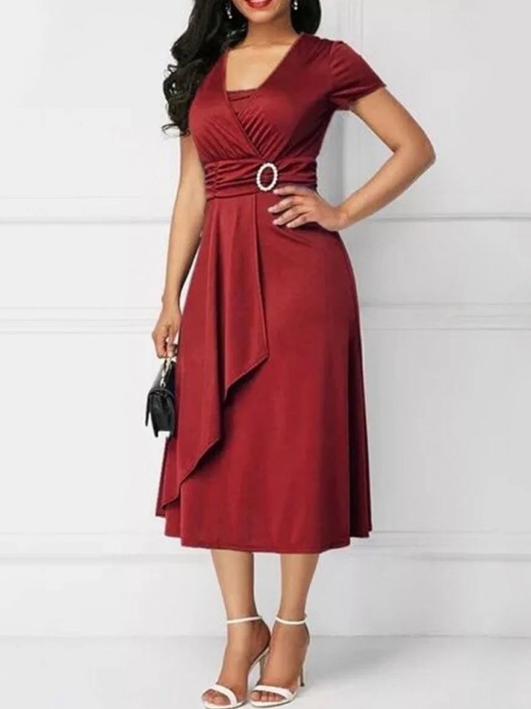 Robe à manches courtes cintrée