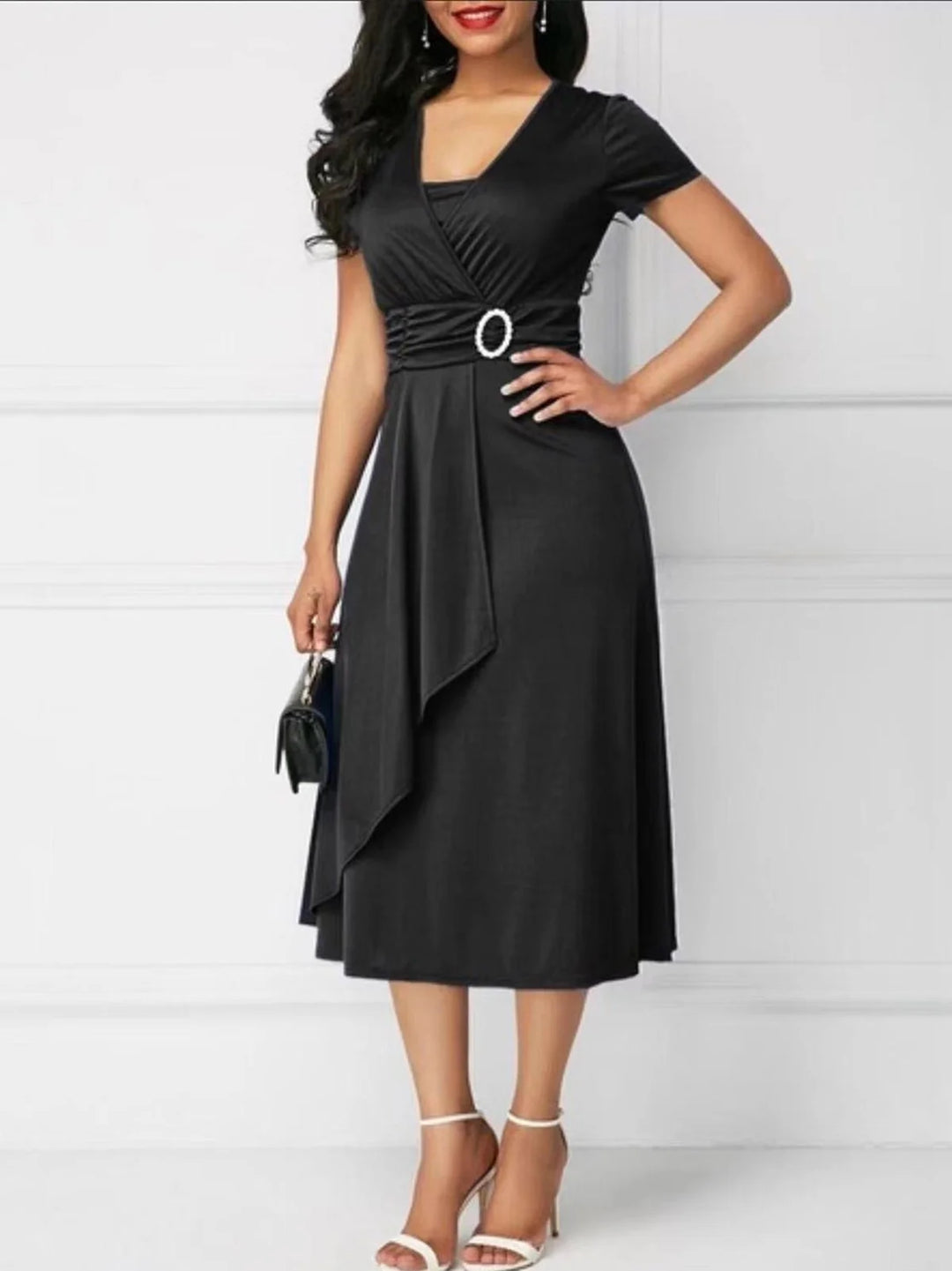 Robe à manches courtes cintrée